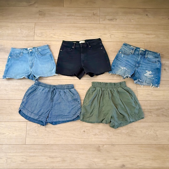 UNIVERSAL THREAD Women's BACK TO SCHOOL Shorts Bundle SIZE 4/Small - Picture 1 of 2